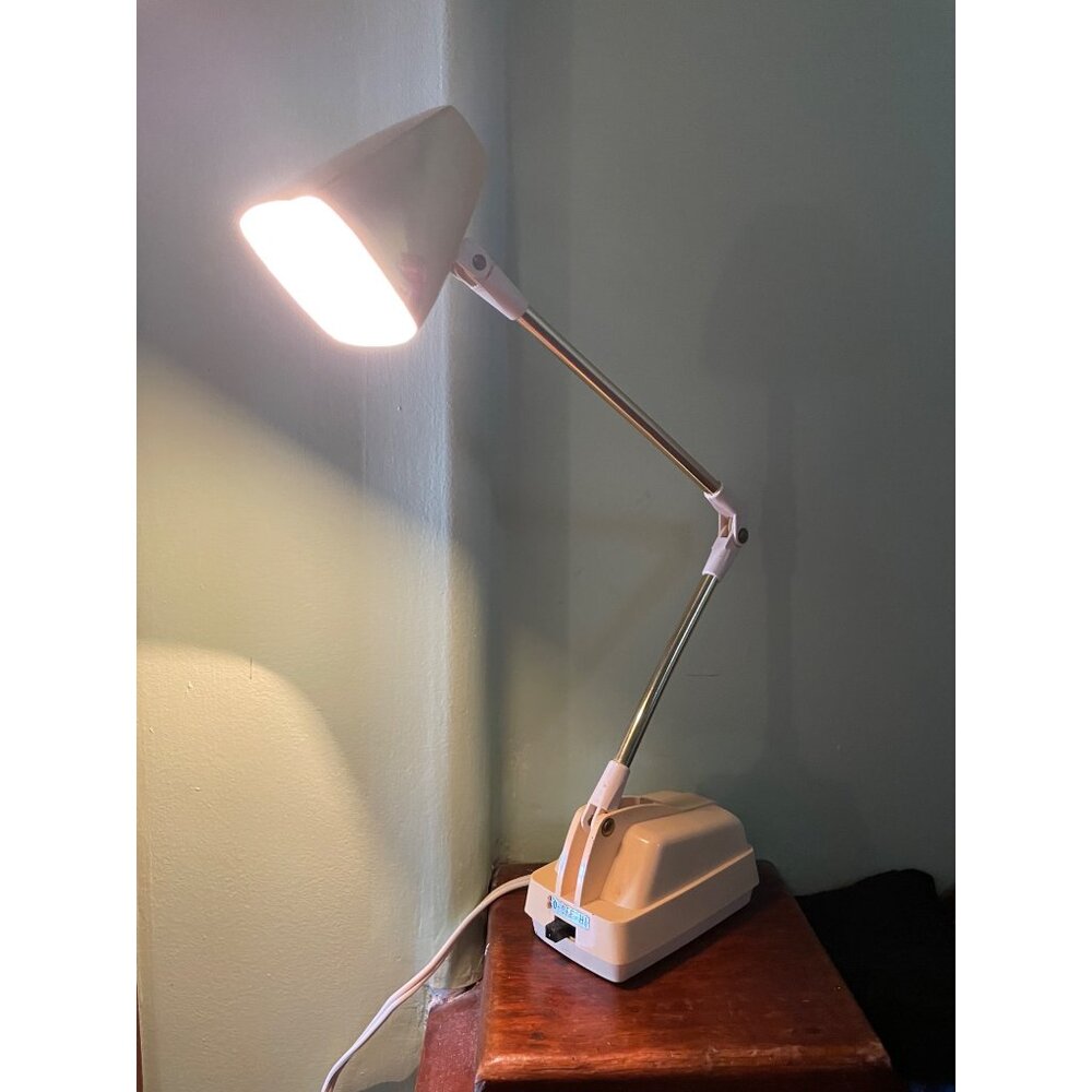 Vintage MCM Cygnet-Lite Model X317 Yellow gold Folding Desk Lamp - Picture 5 of 16